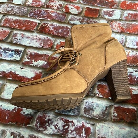 Audrey Brooke Brown suede booties - Picture 5 of 9